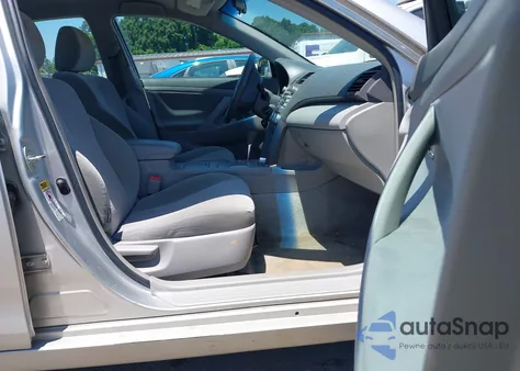 2010 Toyota Camry Le z USA, uszkodzony, nr VIN 4T1BF3EK4AU111028